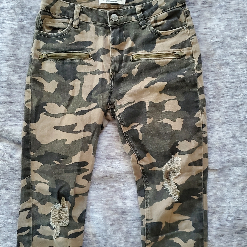 I&M Size 3 Green Camouflage Distressed Jeans